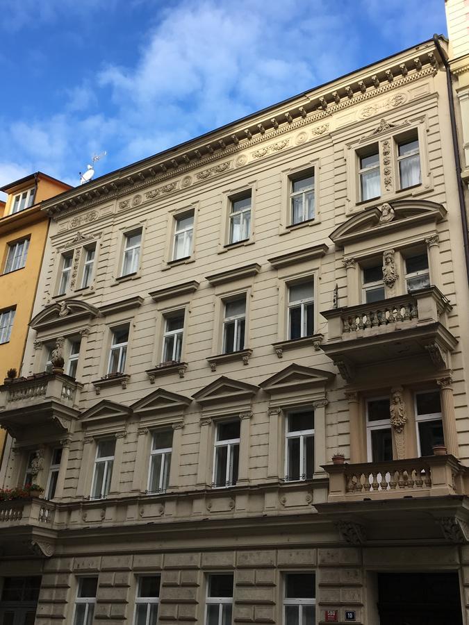 Amazing Angie'S Apartment Прага Экстерьер фото